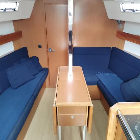Spend A Night On A Sailing Boat Hotel na wodzie *