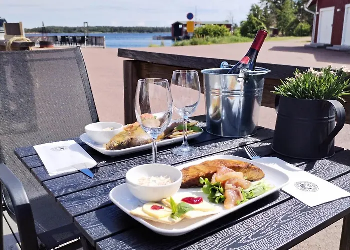 Spend A Night On A Sailing Boat Ботель Saltvik